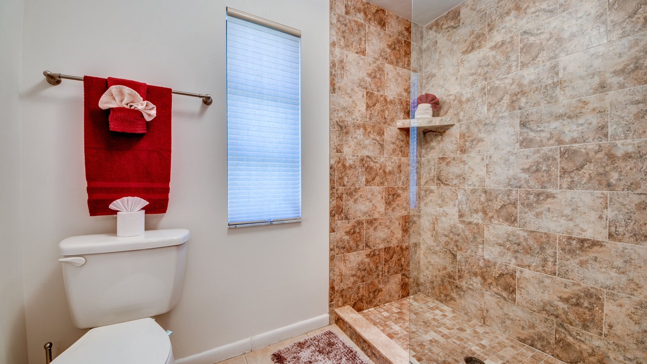 Photo of Bathroom in Caloosahatchee
