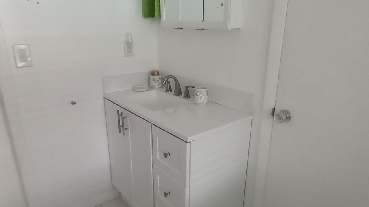 Photo of Bathroom in Caloosahatchee