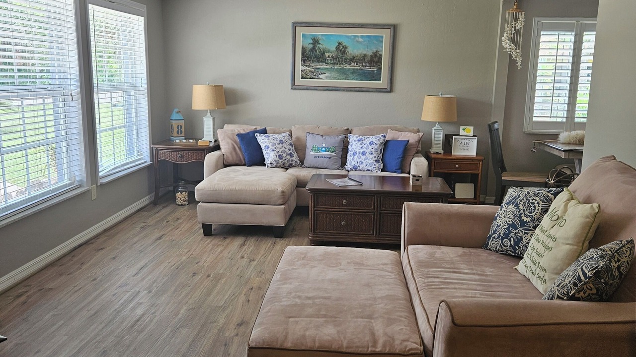 Photo of Livingroom in Edgewater