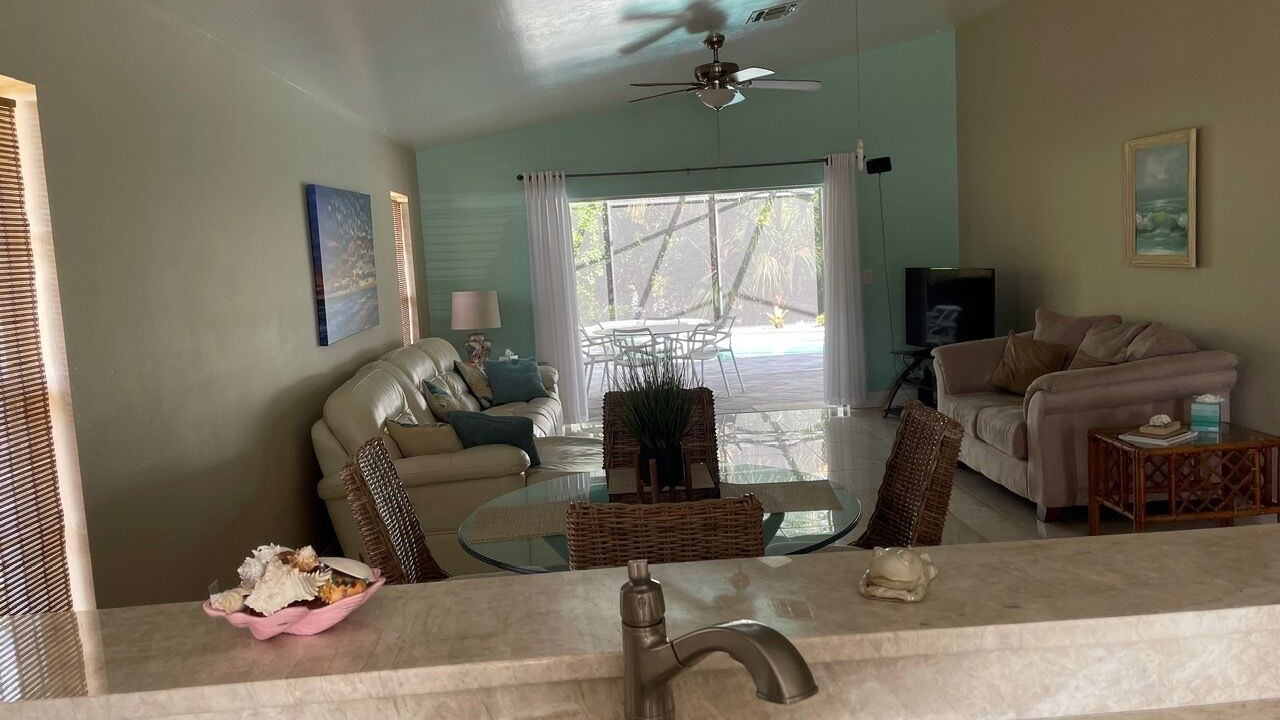 Photo of Livingroom in Bonita Shores