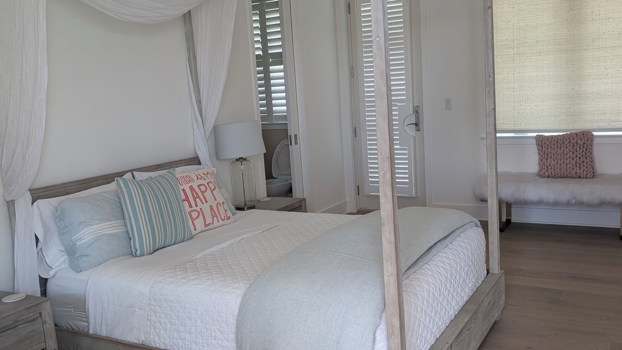 Photo of Bedroom in Golden Beach