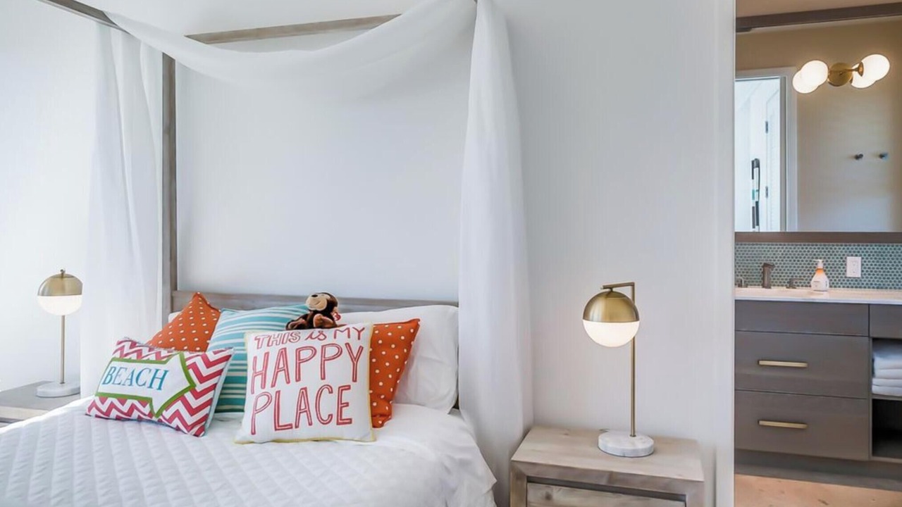 Photo of Bedroom in Golden Beach