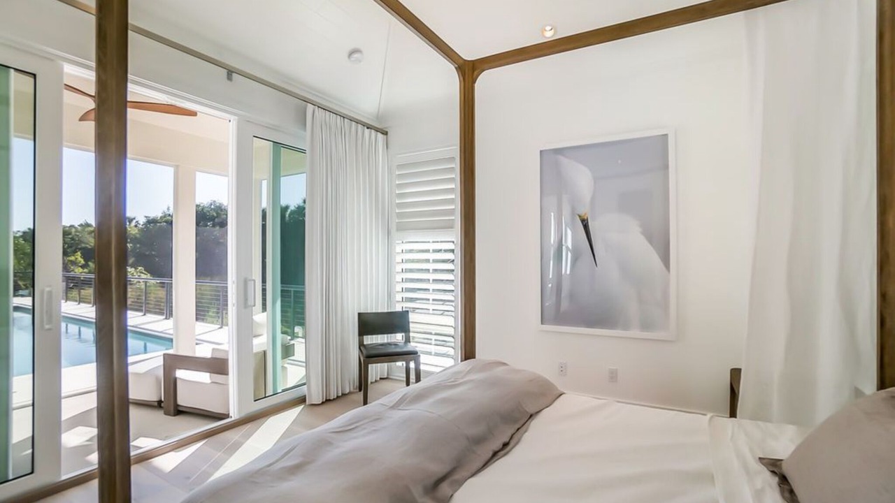 Photo of Bedroom in Golden Beach