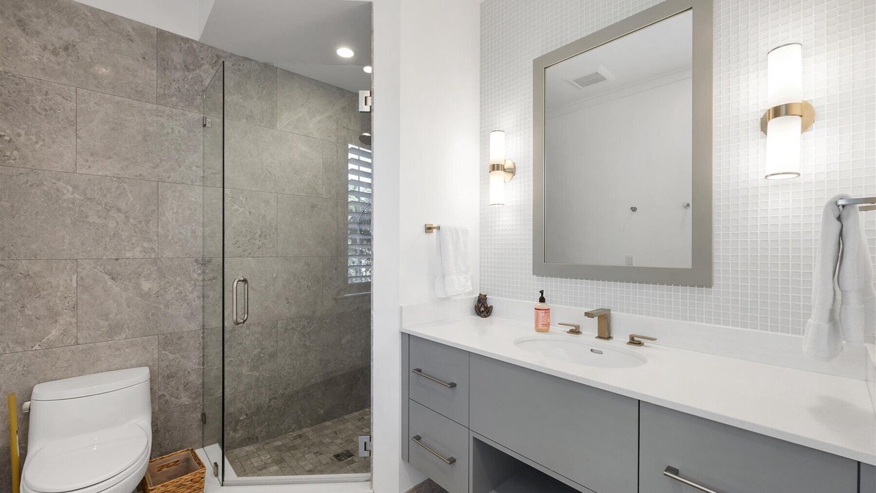 Photo of Bathroom in Golden Beach