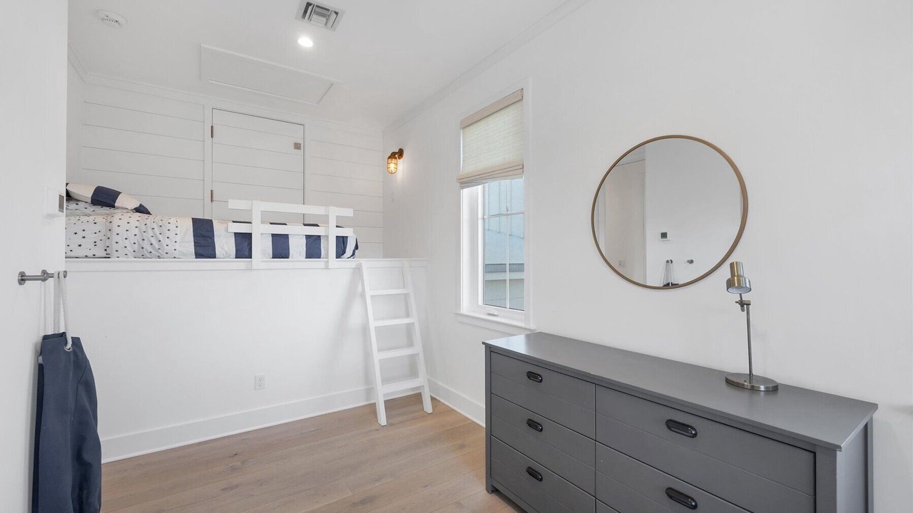 Photo of Bedroom in Golden Beach