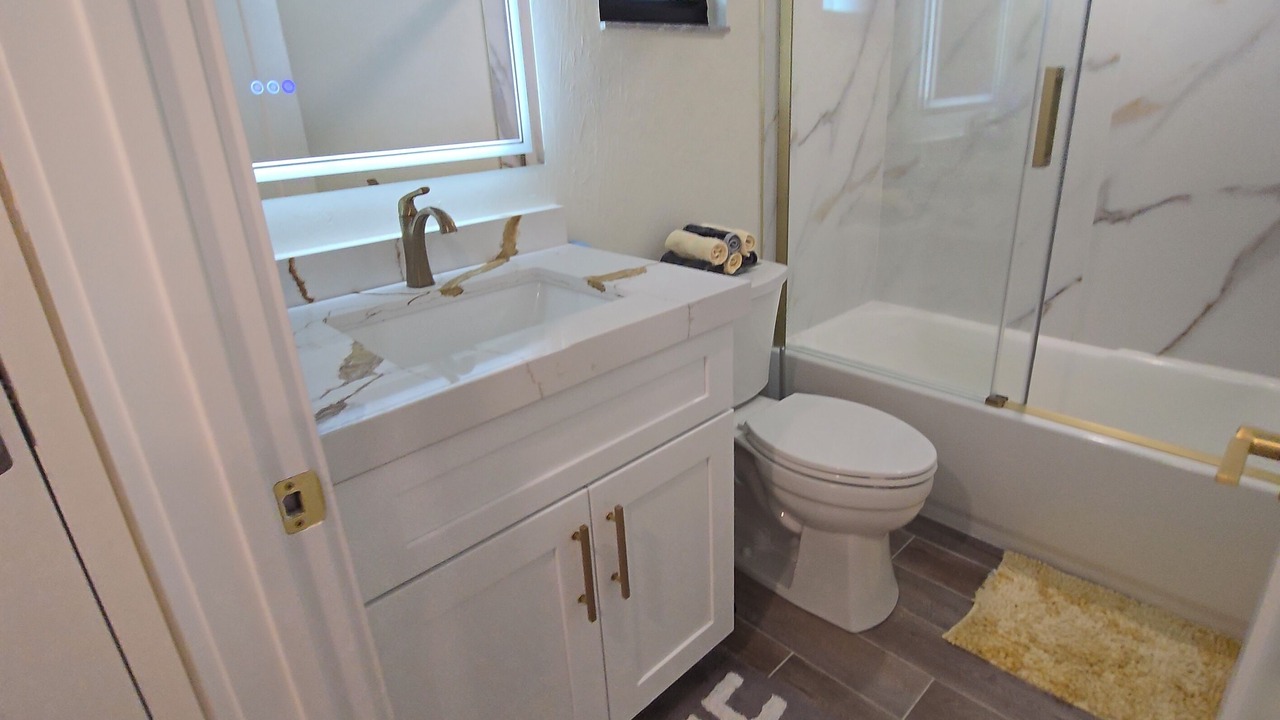 Photo of Bathroom in Park Shore