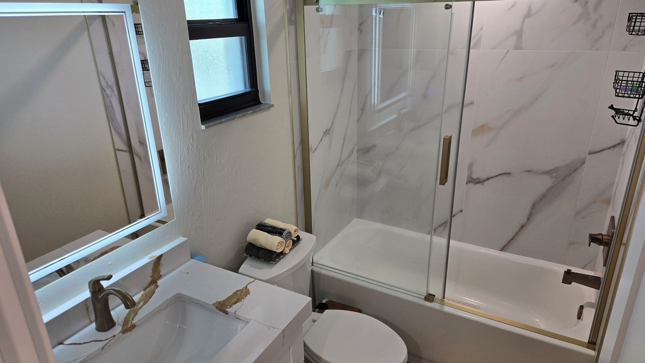 Photo of Bathroom in Park Shore