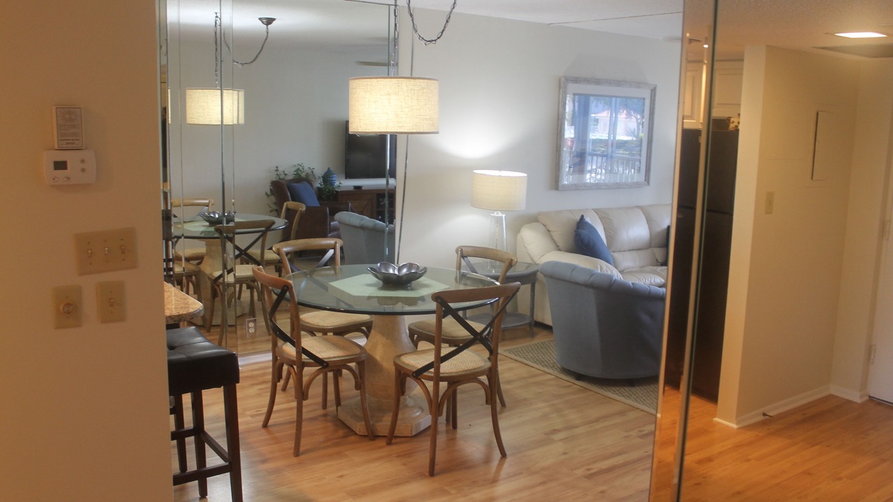 Photo of Livingroom in Vanderbilt Beach