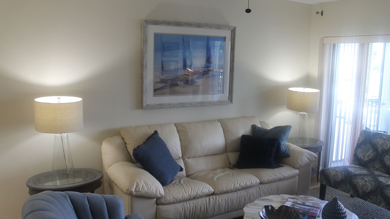 Photo of Livingroom in Vanderbilt Beach