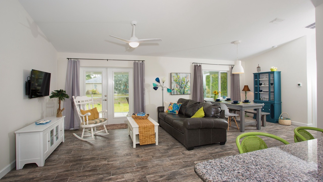 Photo of Livingroom in Englewood East