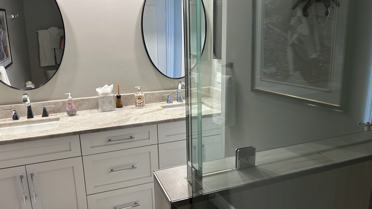 Photo of Bathroom in Vanderbilt Beach