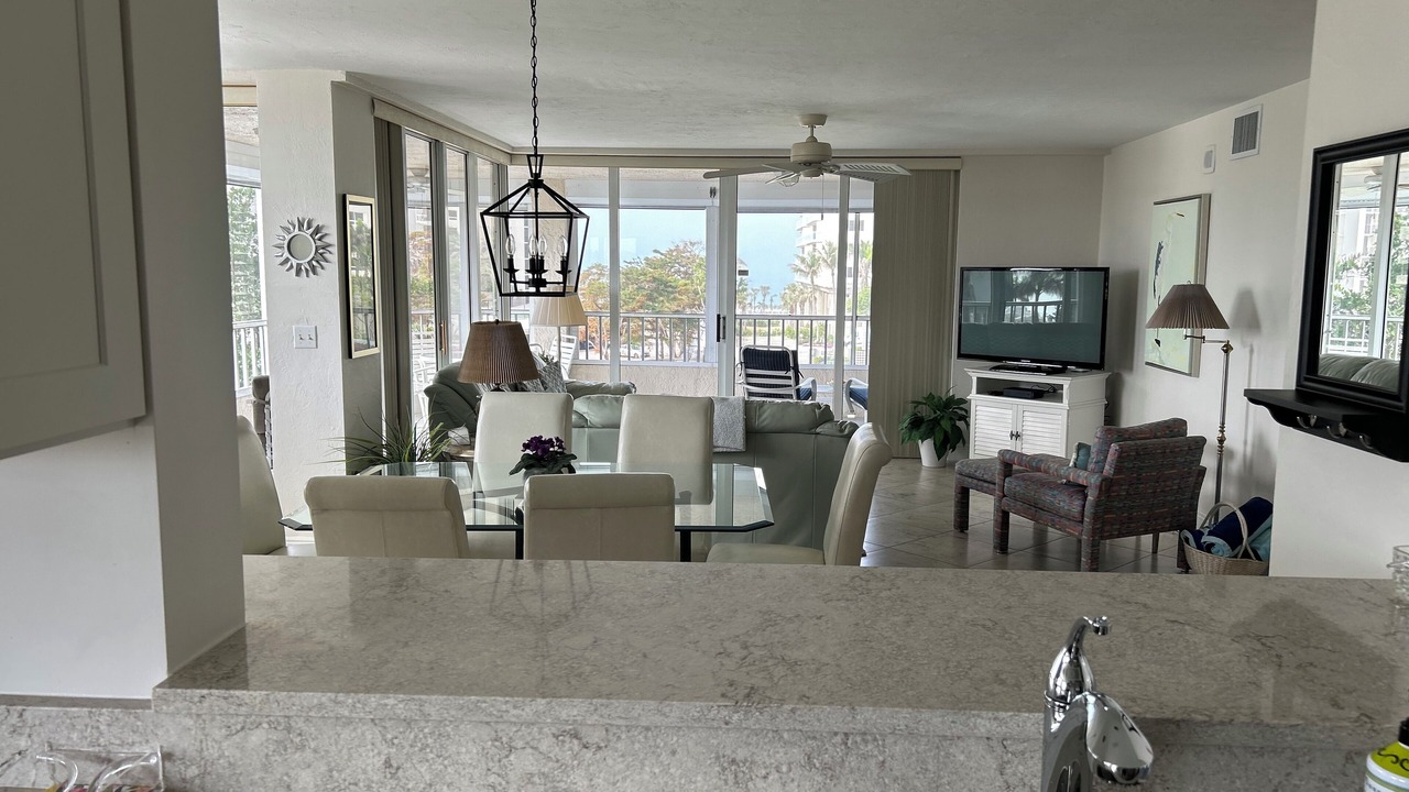 Photo of Livingroom in Vanderbilt Beach