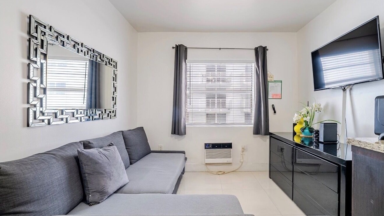 Photo of Livingroom in South of Fifth