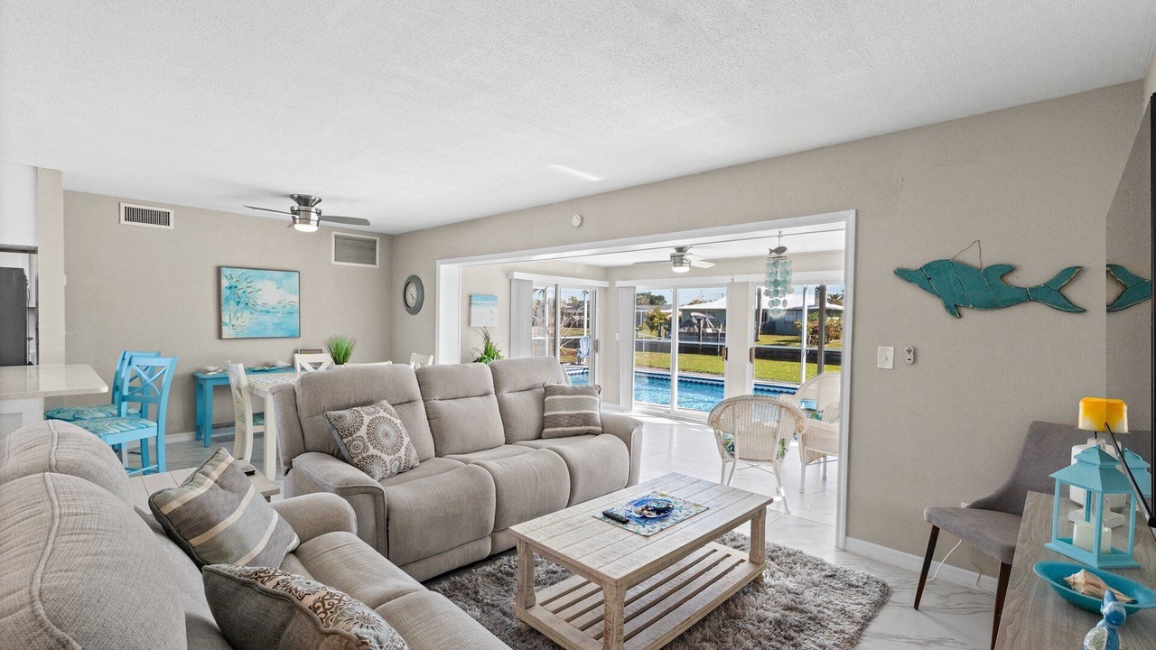 Photo of Livingroom in Yacht Club