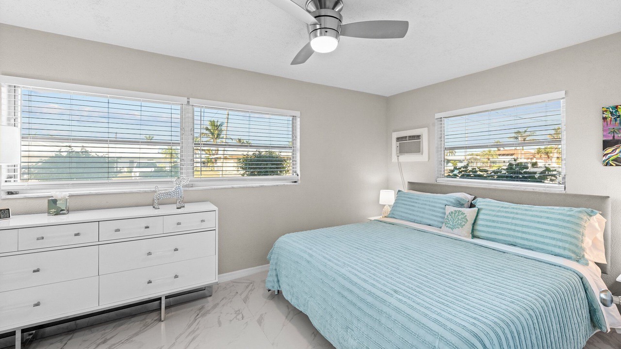 Photo of Bedroom in Yacht Club