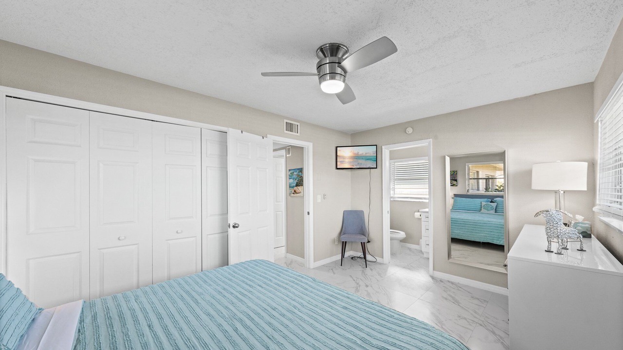 Photo of Bedroom in Yacht Club
