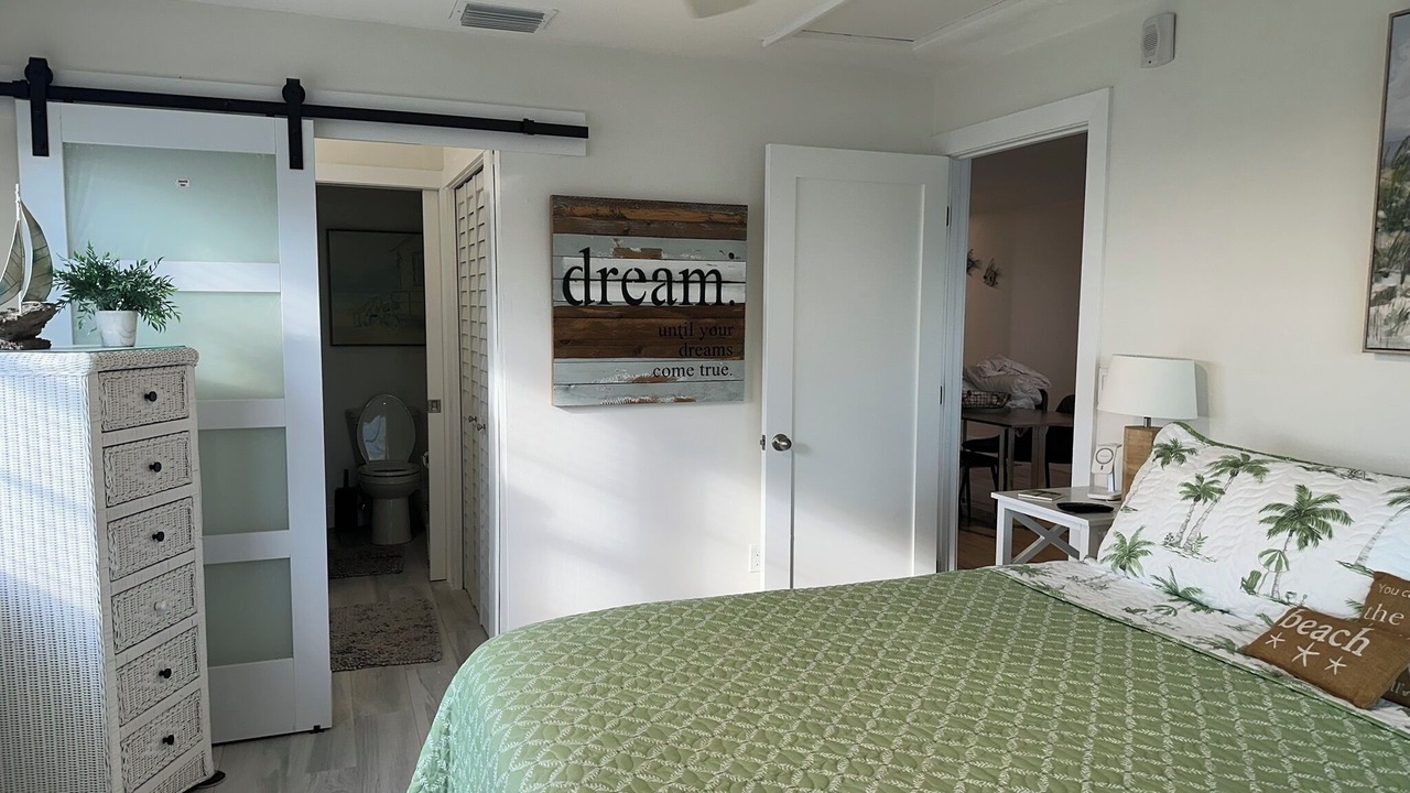 Photo of Bedroom in Mid Island