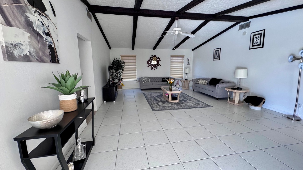Photo of Livingroom in Yacht Club