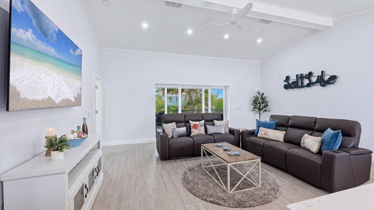 Photo of Livingroom in Palm Island
