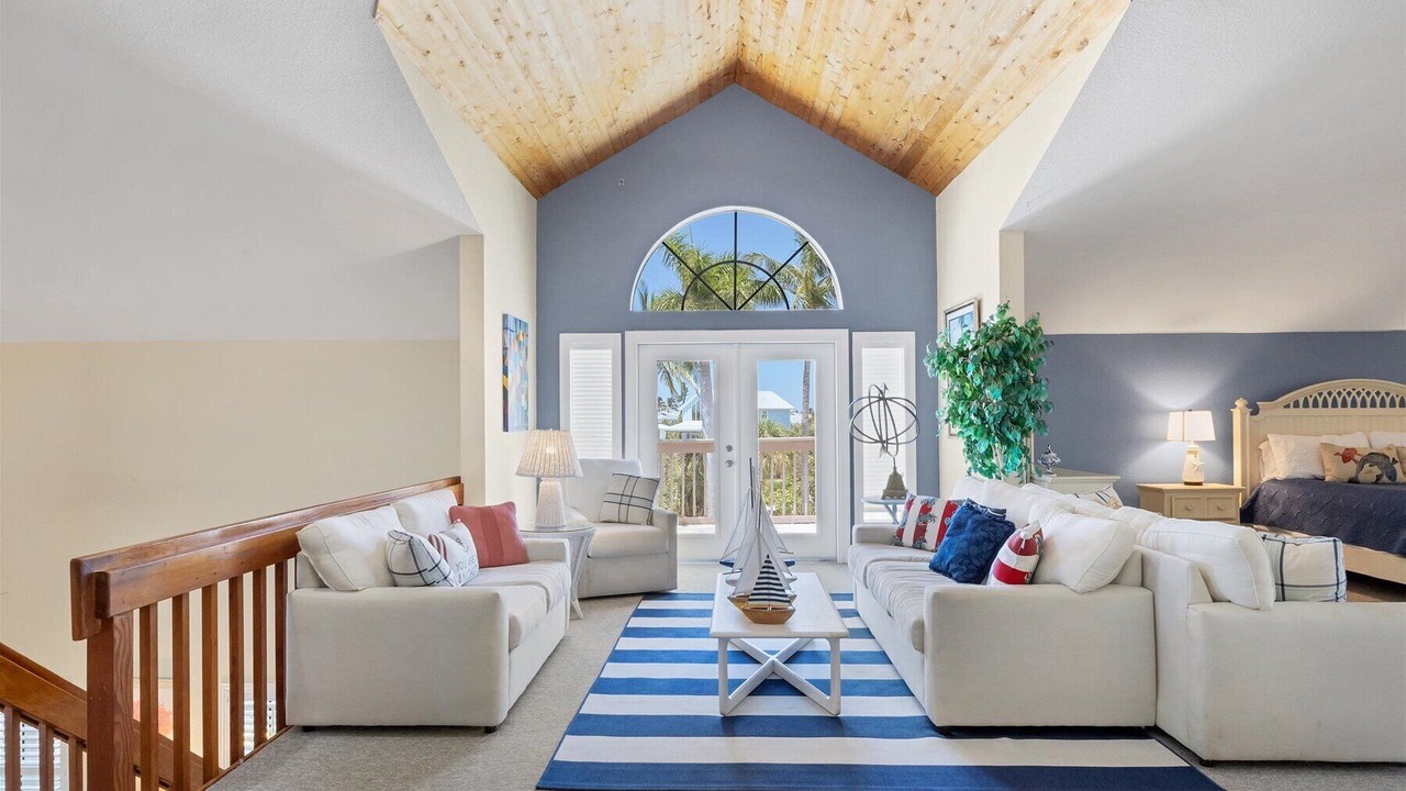 Photo of Livingroom in Palm Island