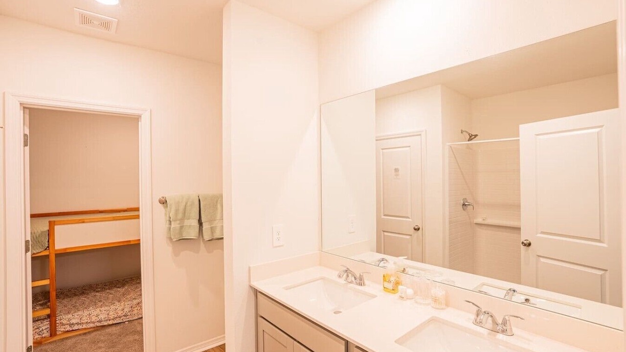 Photo of Bathroom in Amaryllis Park