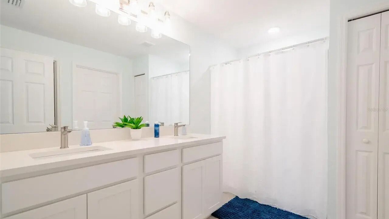Photo of Bathroom in Gulf Cove