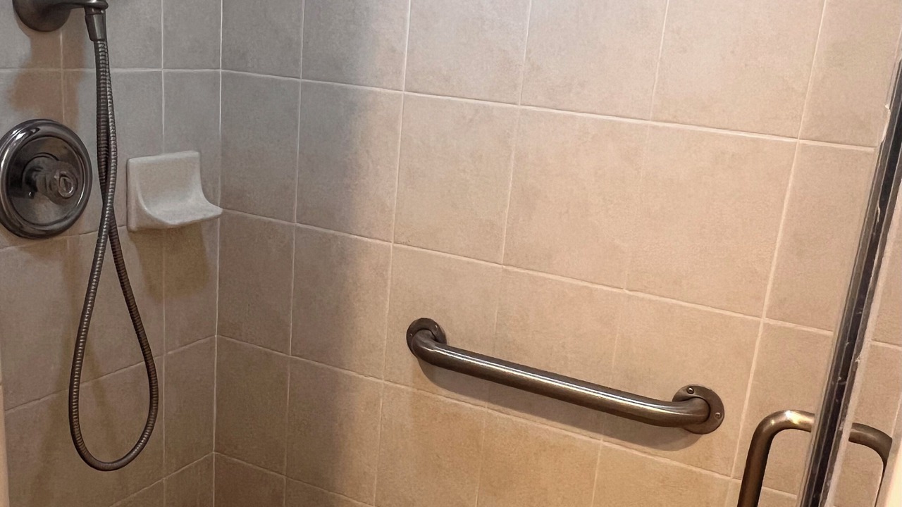Photo of Bathroom in Joel
