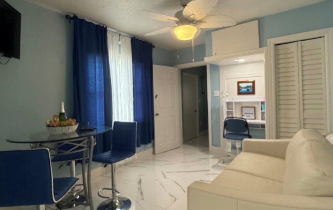 Photo of Livingroom in Bearss Plaza