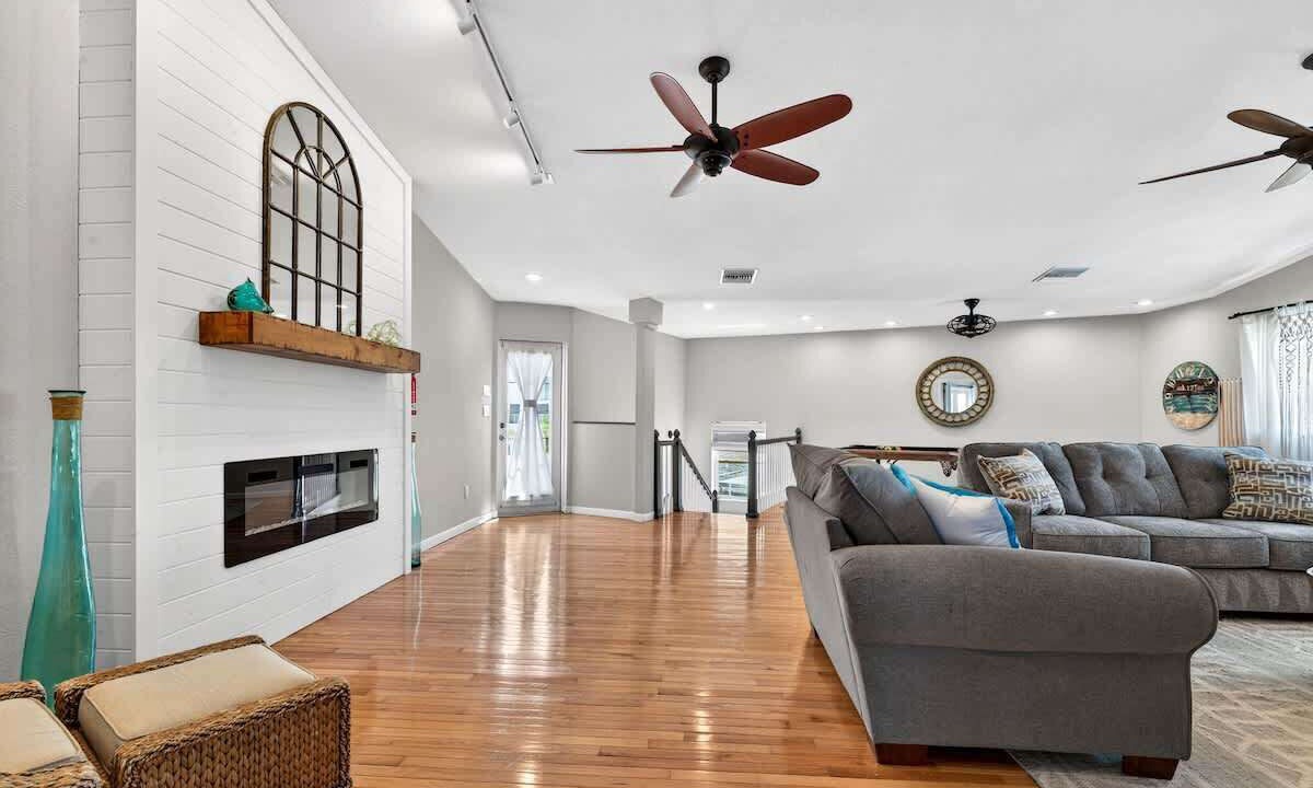 Photo of Livingroom in Redington Beach