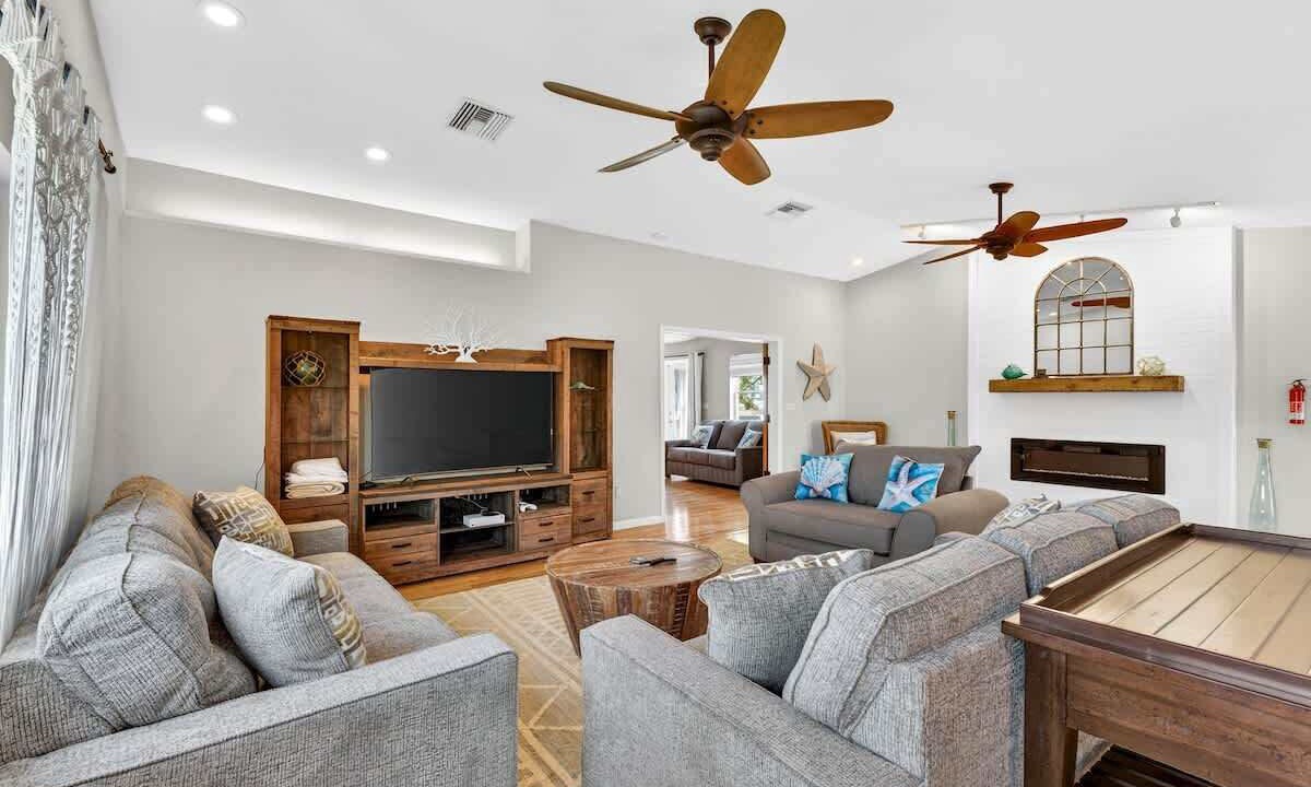Photo of Livingroom in Redington Beach