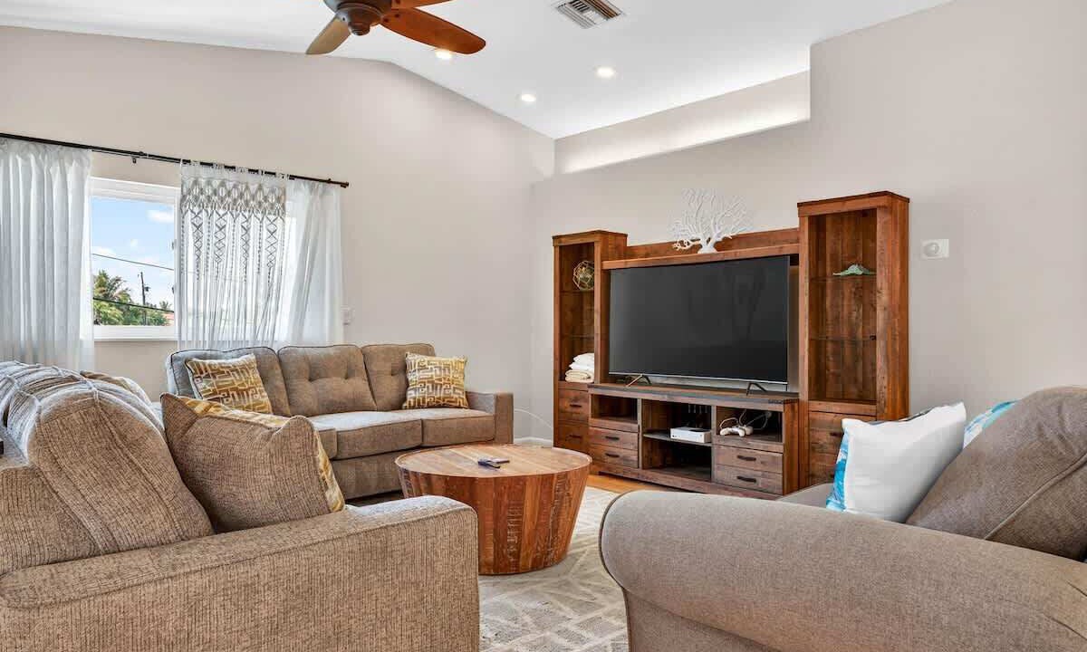 Photo of Livingroom in Redington Beach
