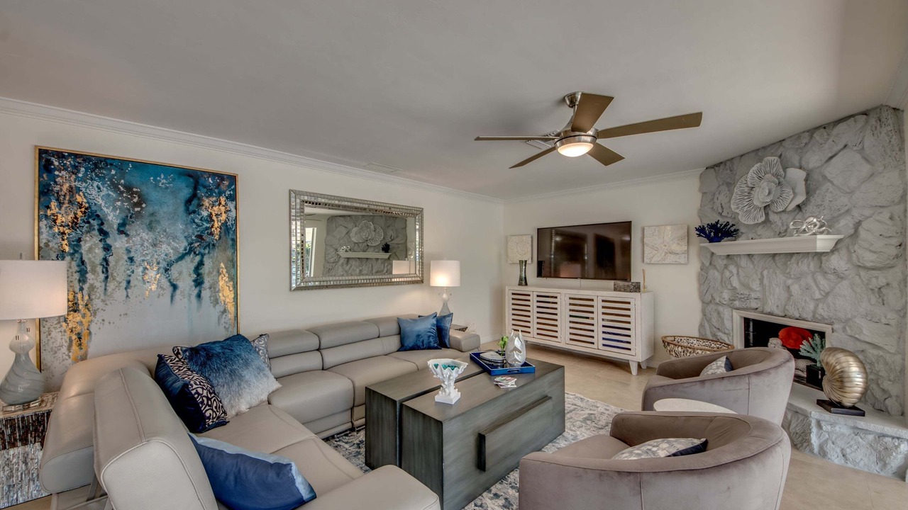 Photo of Livingroom in Caloosahatchee