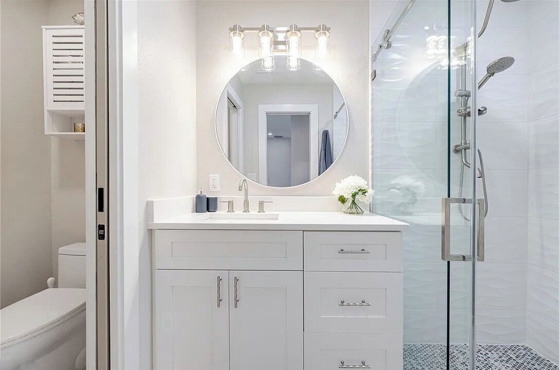 Photo of Bathroom in Caloosahatchee
