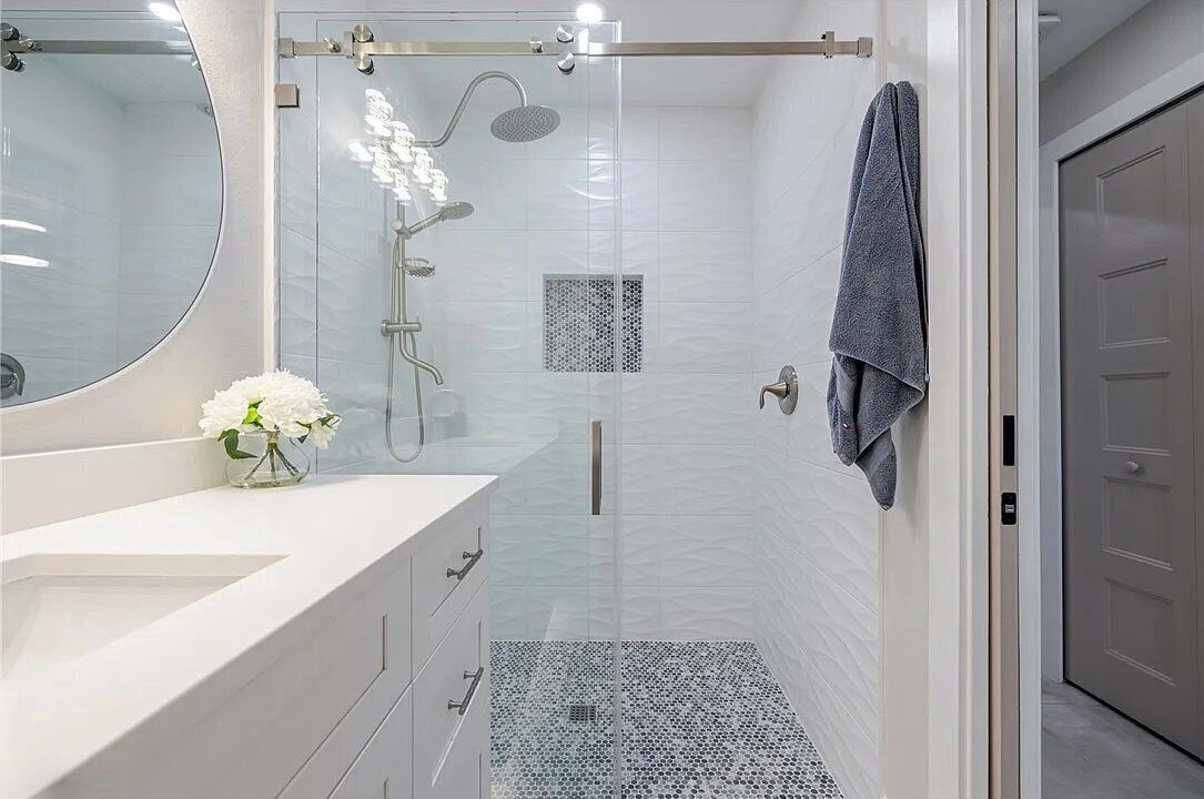 Photo of Bathroom in Caloosahatchee