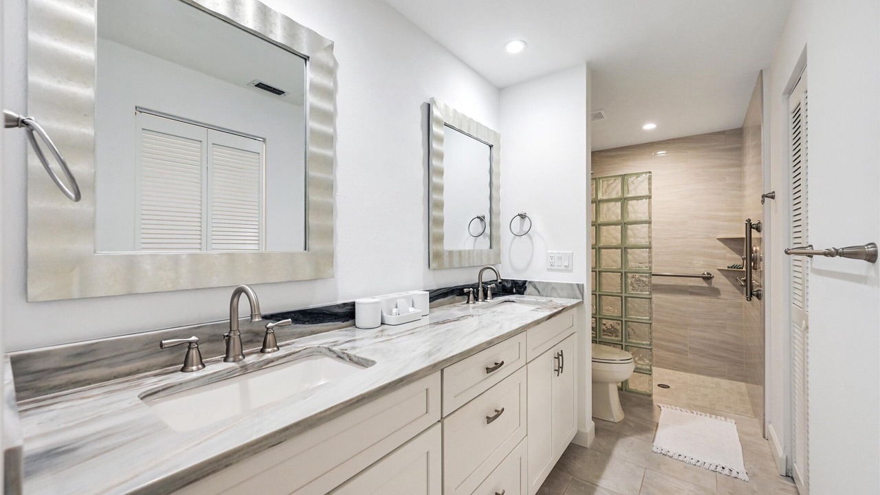 Photo of Bathroom in Pelican Bay