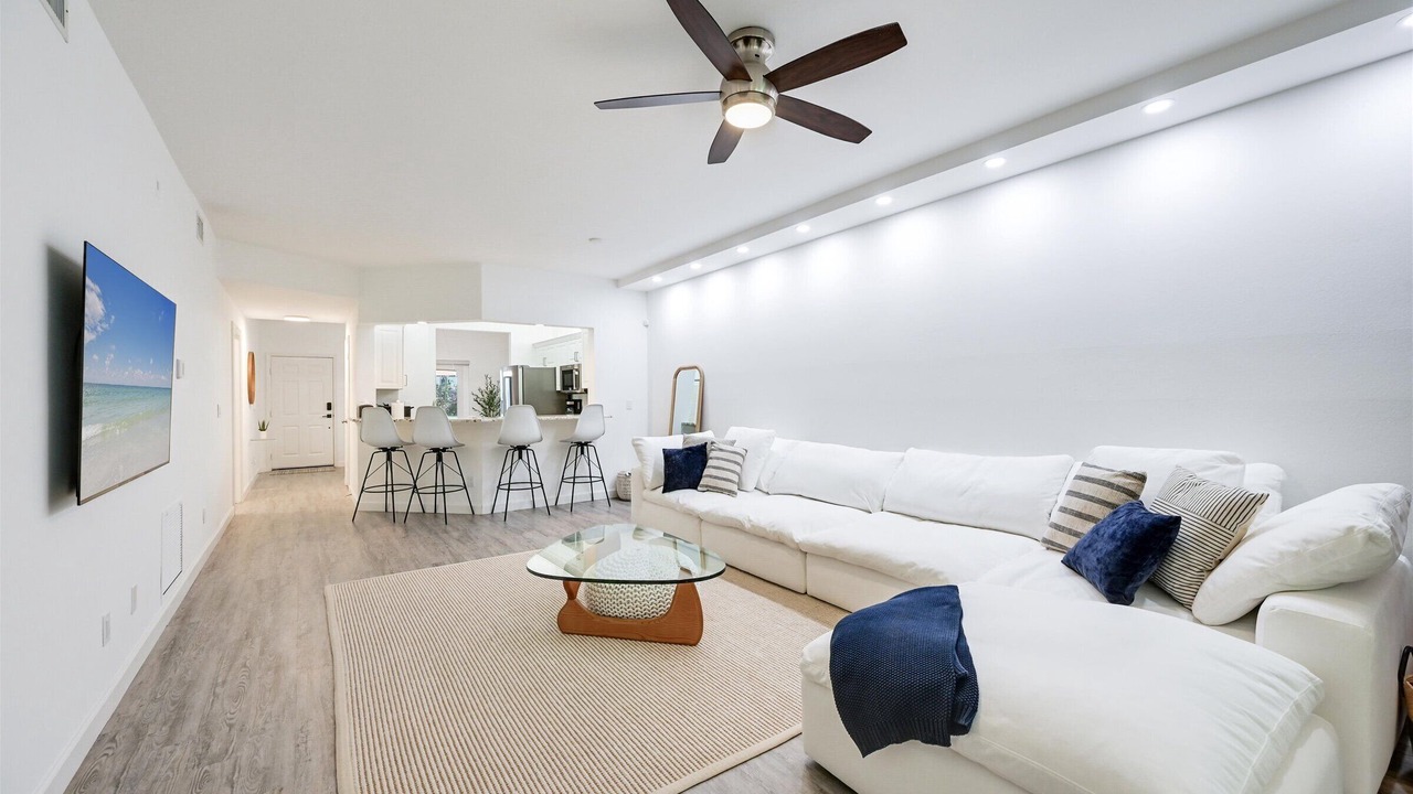 Photo of Livingroom in Pelican Bay