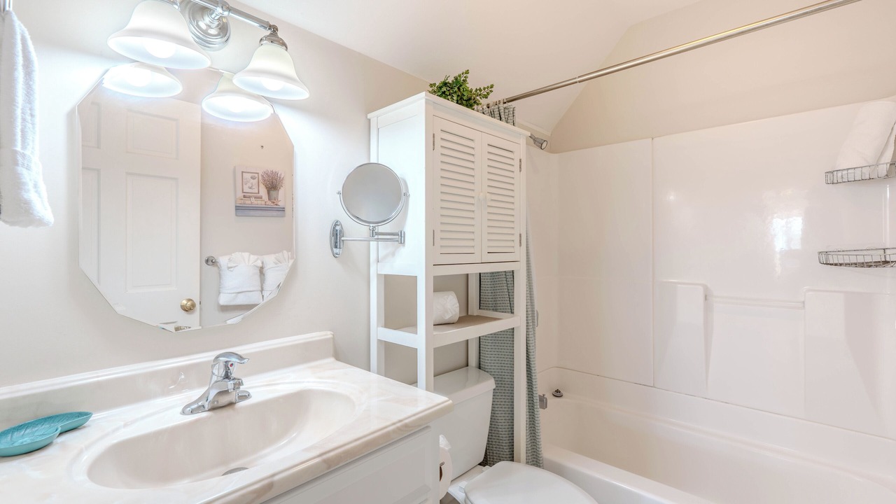 Photo of Bathroom in Hills T P