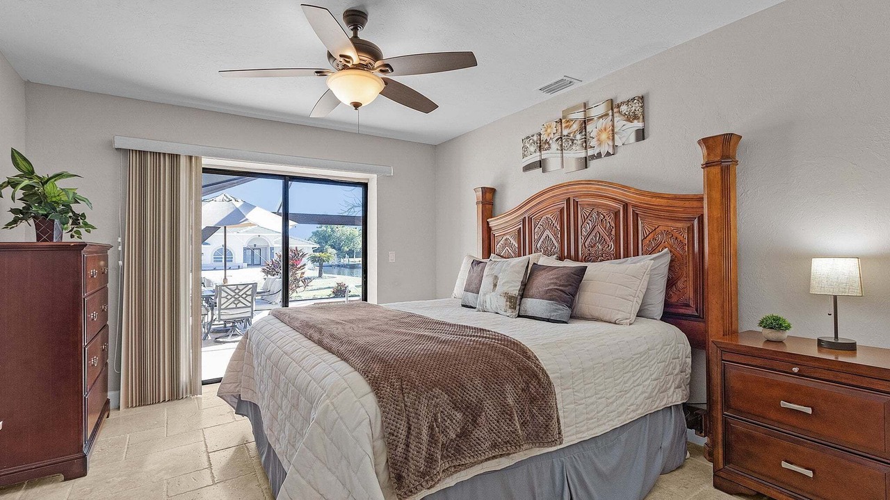 Photo of Bedroom in Yacht Club