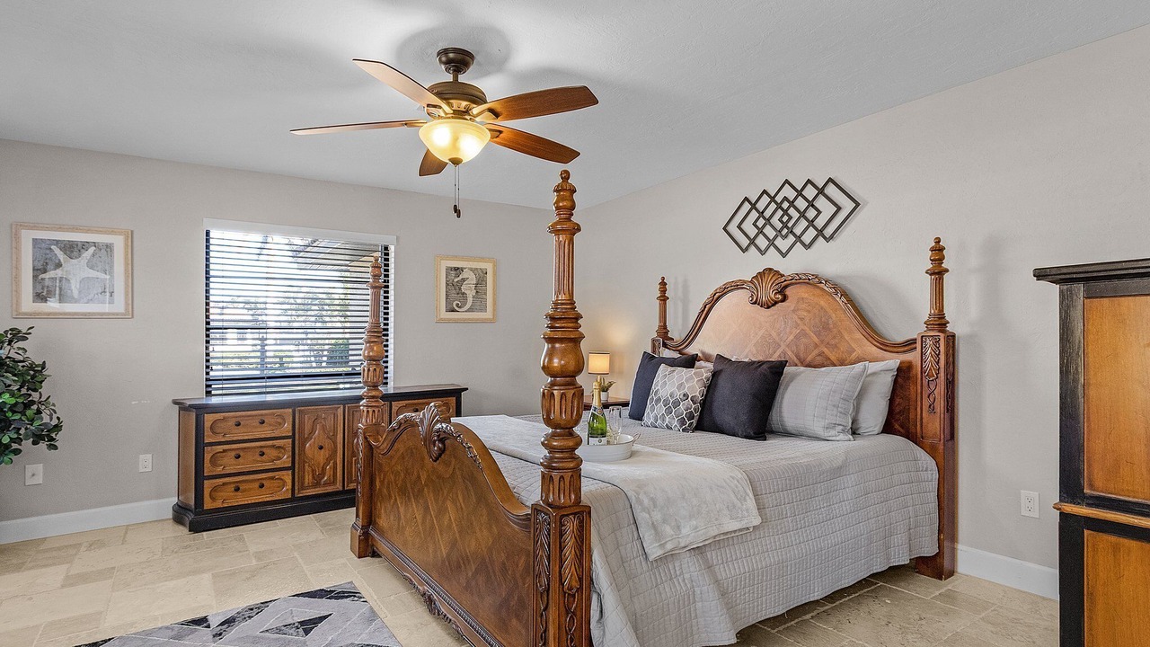 Photo of Bedroom in Yacht Club