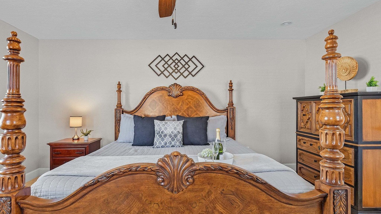 Photo of Bedroom in Yacht Club