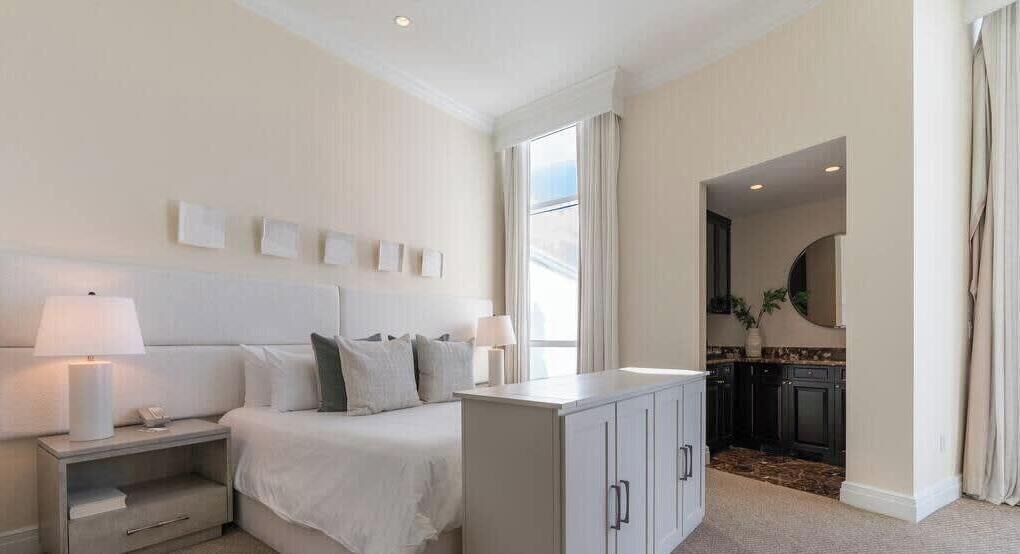 Photo of Bedroom in Mid Beach
