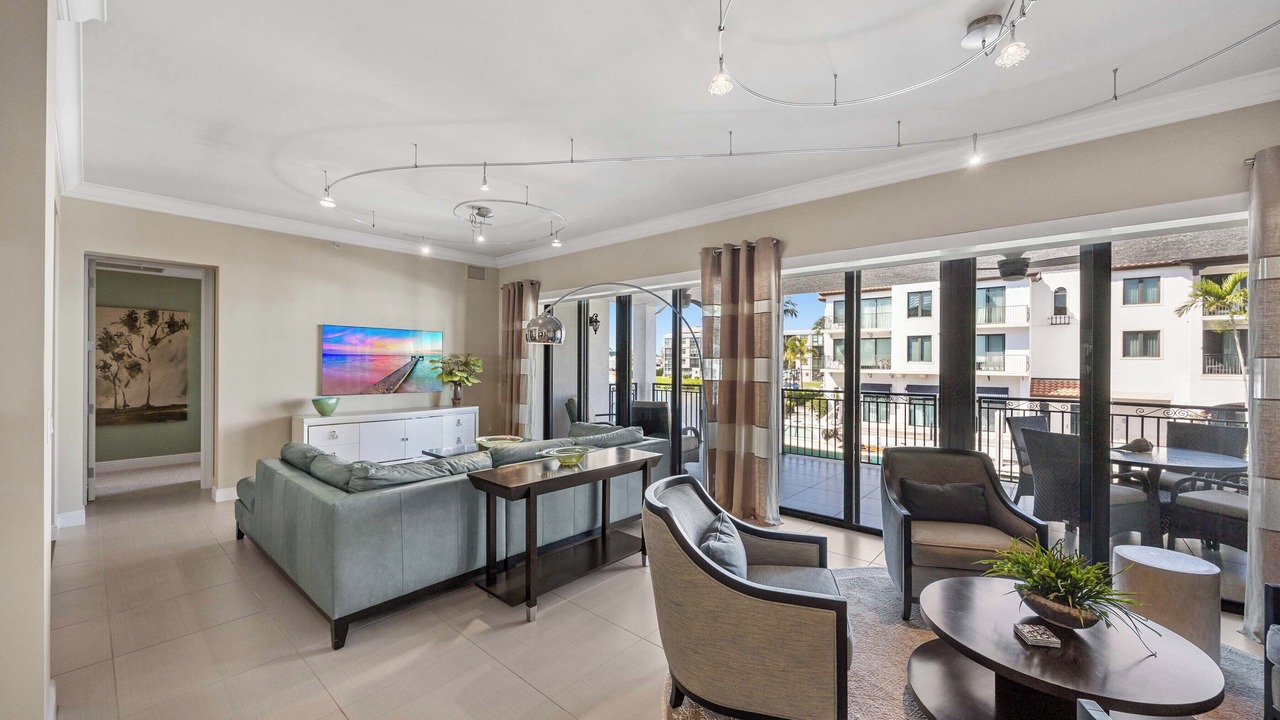 Photo of Livingroom in Royal Harbor