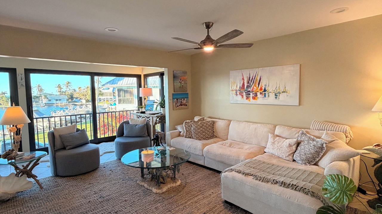 Photo of Livingroom in Bokeelia