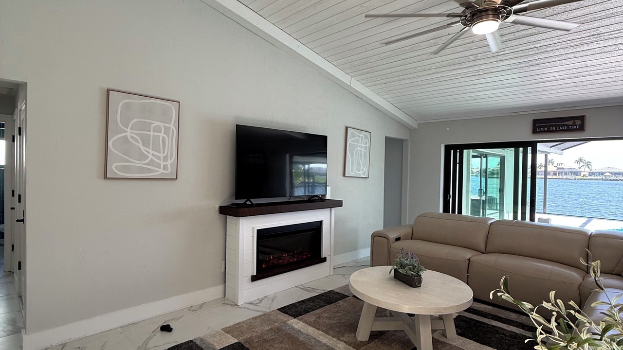Photo of Livingroom in Eight Lakes
