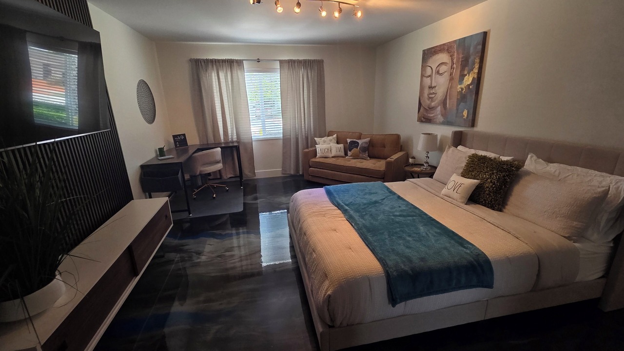 Photo of Bedroom in Ludlam