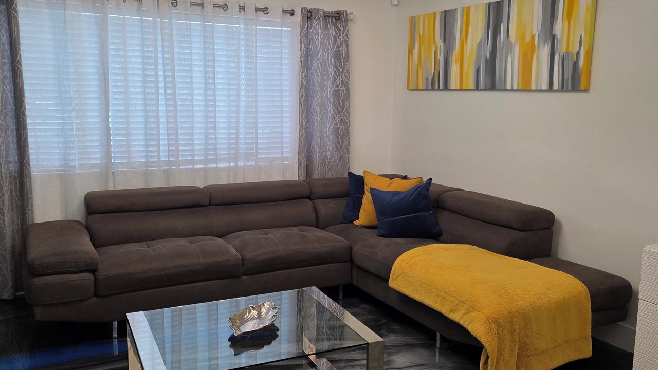 Photo of Livingroom in Ludlam