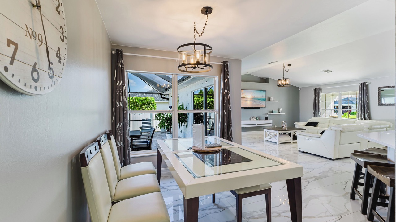Photo of Livingroom in Diplomat