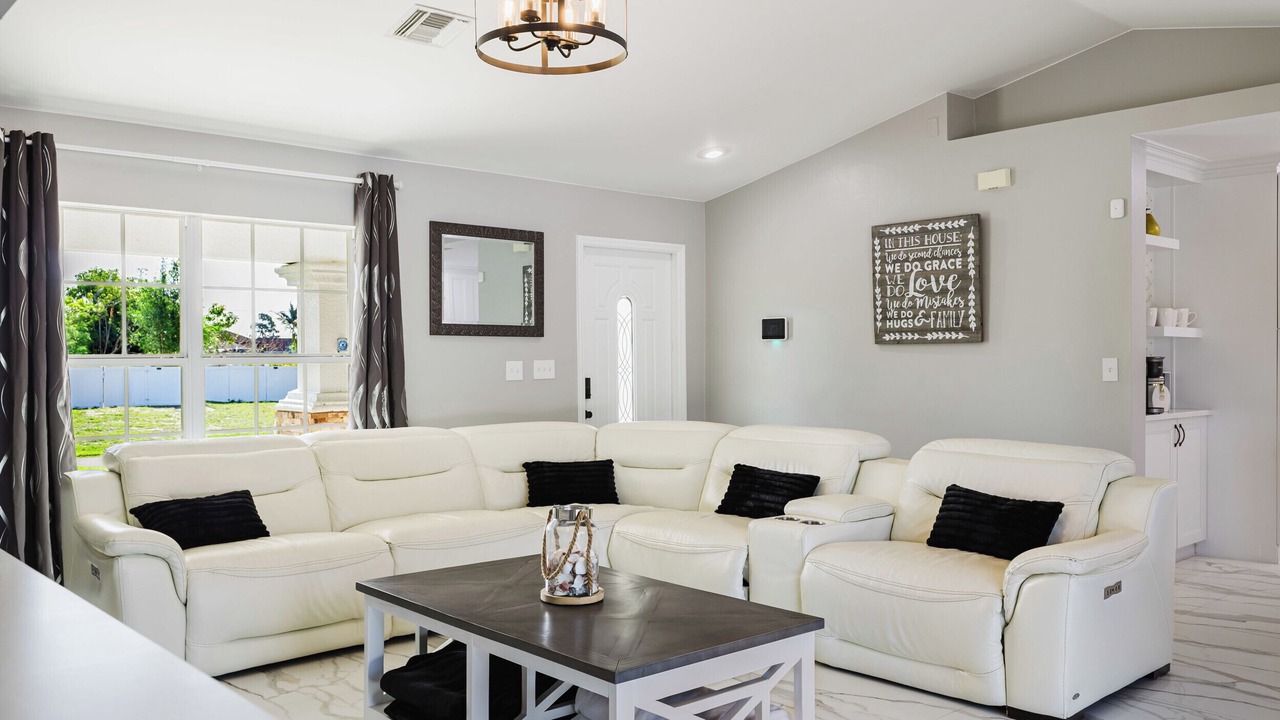 Photo of Livingroom in Diplomat
