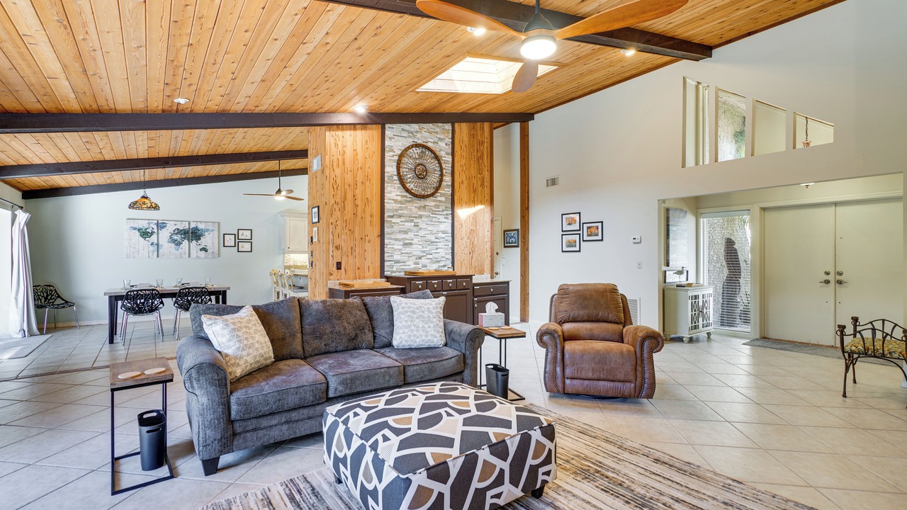 Photo of Livingroom in Eight Lakes