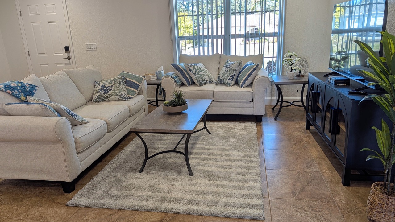 Photo of Livingroom in Englewood East